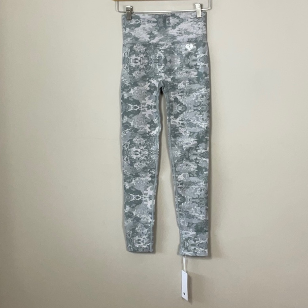 Woman’s Best Camo Seamless leggings grey